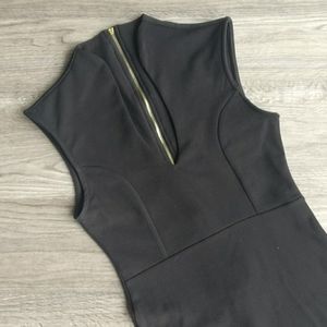 V Neck Sheath Dress w/ Crepe Texture Sz Small